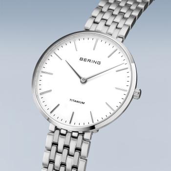Bering Damenuhr Titanium 19334-004