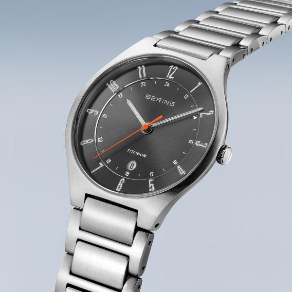 Bering Herrenuhr Titanium 11739-772