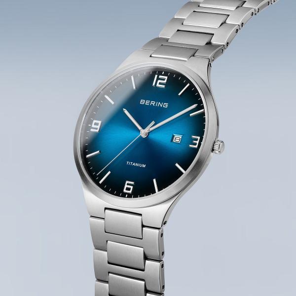 Bering Herrenuhr Titanium 15240-777